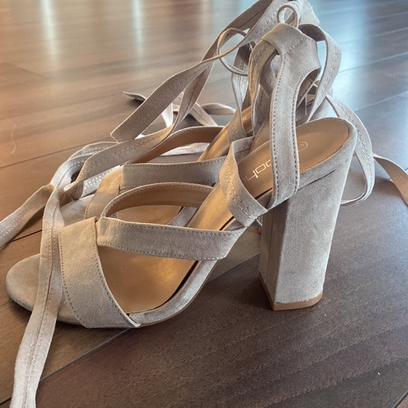 Boohoo Tie Heeled Sandals - Picture 2 of 3